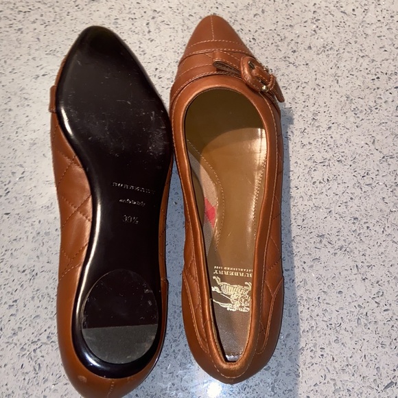 Burberry Flats luxury shows gently used pictures including of shoes and bottom. - Picture 5 of 5